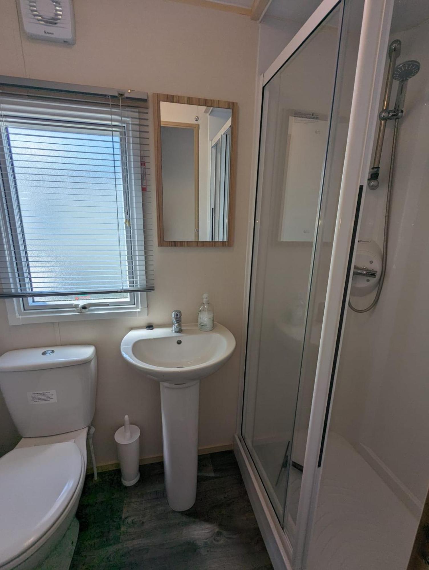 Lovely Bright Modern Caravan Swanage On Peaceful And Tranquil Holiday Park Zewnętrze zdjęcie