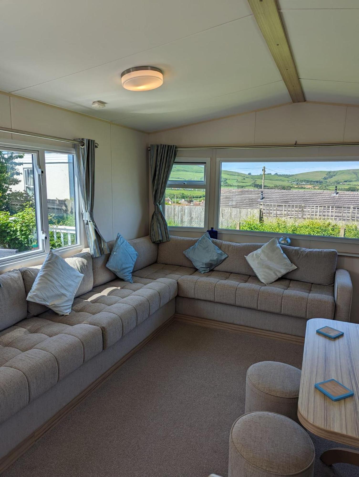 Lovely Bright Modern Caravan Swanage On Peaceful And Tranquil Holiday Park Zewnętrze zdjęcie