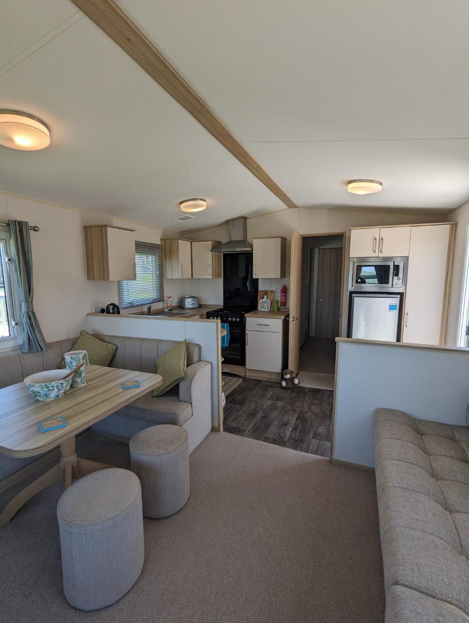 Lovely Bright Modern Caravan Swanage On Peaceful And Tranquil Holiday Park Zewnętrze zdjęcie