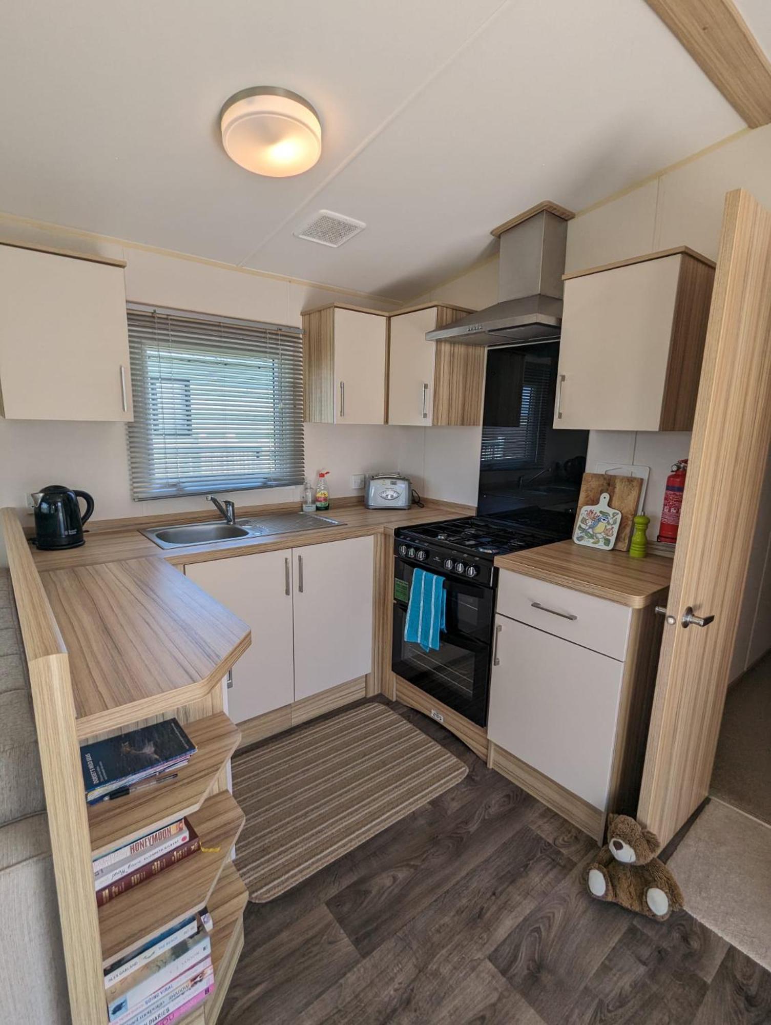 Lovely Bright Modern Caravan Swanage On Peaceful And Tranquil Holiday Park Zewnętrze zdjęcie